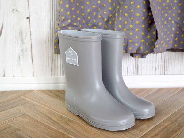 水たまりも安心！くすみカラーがかわいい＆雨の日が快適になる「キッズ レインブーツ」[PR]