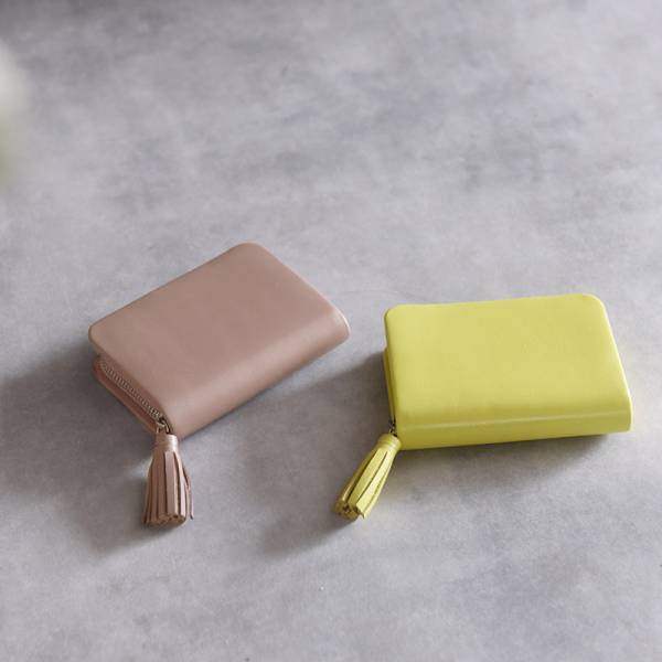 春っぽい新色がデビュー！小さなバッグにも入る人気のミニ財布、全５色どれにする？[PR]