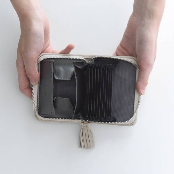 春っぽい新色がデビュー！小さなバッグにも入る人気のミニ財布、全５色どれにする？[PR]