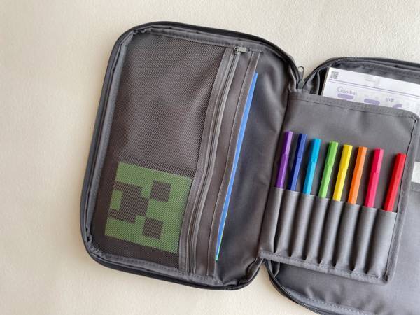 通信教材の持ち運びに便利！kukka ja puu の「持ち歩けるお道具箱 お絵かきバッグ」。[PR]