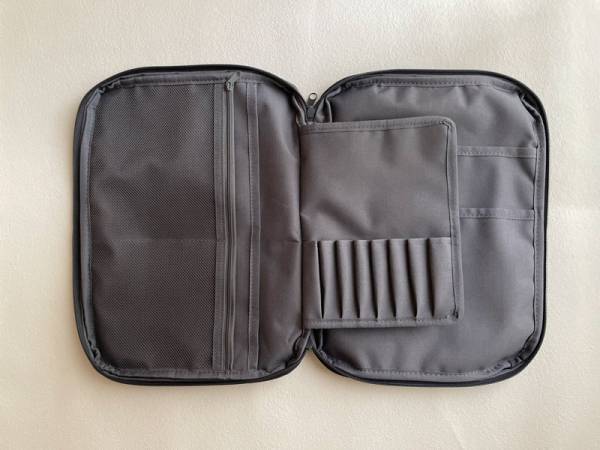 通信教材の持ち運びに便利！kukka ja puu の「持ち歩けるお道具箱 お絵かきバッグ」。[PR]