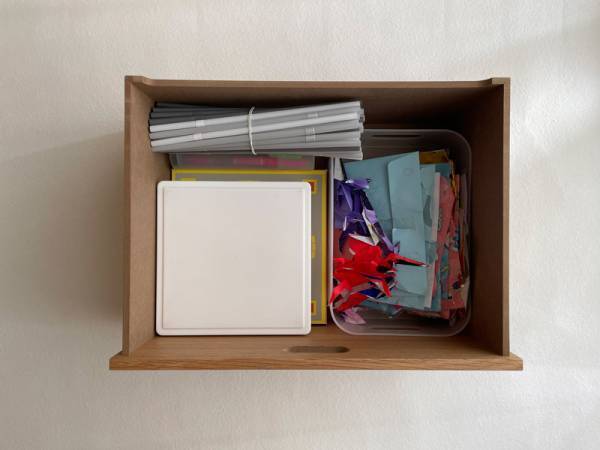 通信教材の持ち運びに便利！kukka ja puu の「持ち歩けるお道具箱 お絵かきバッグ」。[PR]