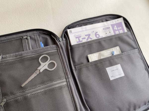 通信教材の持ち運びに便利！kukka ja puu の「持ち歩けるお道具箱 お絵かきバッグ」。[PR]