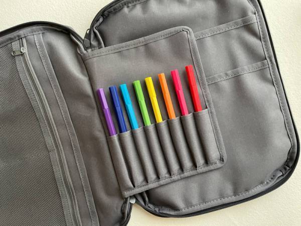 通信教材の持ち運びに便利！kukka ja puu の「持ち歩けるお道具箱 お絵かきバッグ」。[PR]