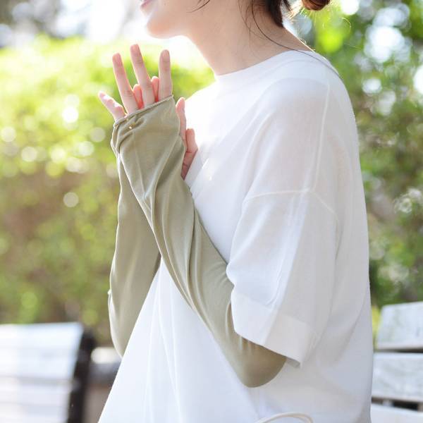 紫外線は4月から急上昇！サラリ快適「シルク混アームカバー」で日焼け対策はじめよう[PR]