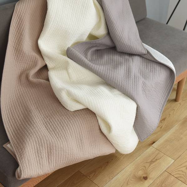 イブルがあれば食べこぼしてもセーフ！ ベビーやペットとの暮らしに役立つ、新作イブル特集