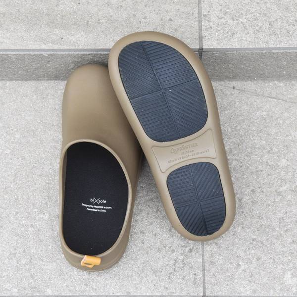 日常のいろんなシーンで活躍する、進化したつっかけ 「bi×sole ワンマイルサンダル／バイソール」[PR]