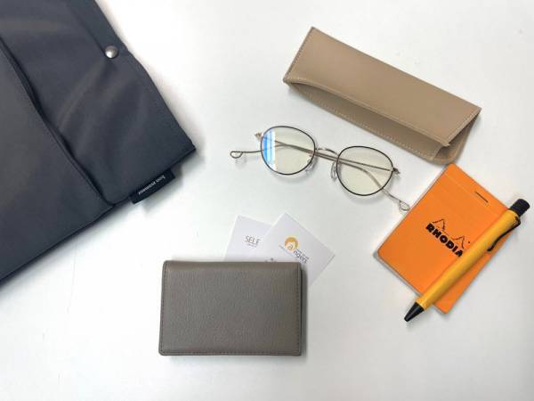 春はファッション小物もアップデートを。シンプルで使い勝手の良い「bom moment 本革 名刺入れ」[PR]