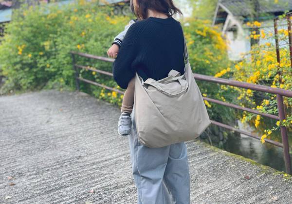 小さな子どもとの帰省や旅行に、bon moment（ボンモマン）のトラベルアイテムシリーズですっきり荷造り。[PR]