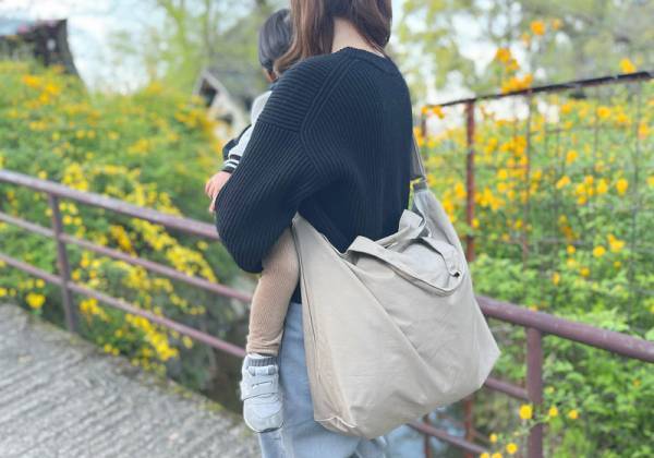 小さな子どもとの帰省や旅行に、bon moment（ボンモマン）のトラベルアイテムシリーズですっきり荷造り。[PR]