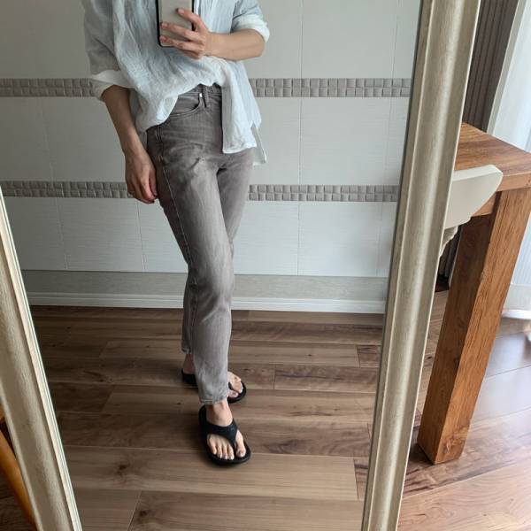 コンセプトは”雲を歩くような履き心地” 大人の足にふさわしいトングサンダル。[PR]