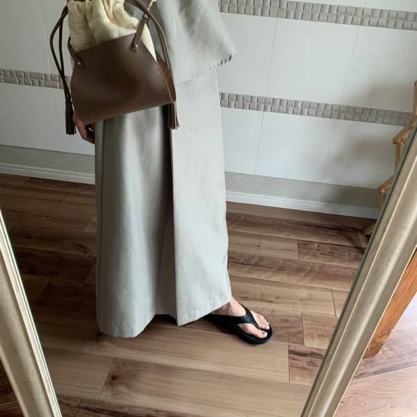 コンセプトは”雲を歩くような履き心地” 大人の足にふさわしいトングサンダル。[PR]