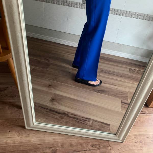 コンセプトは”雲を歩くような履き心地” 大人の足にふさわしいトングサンダル。[PR]