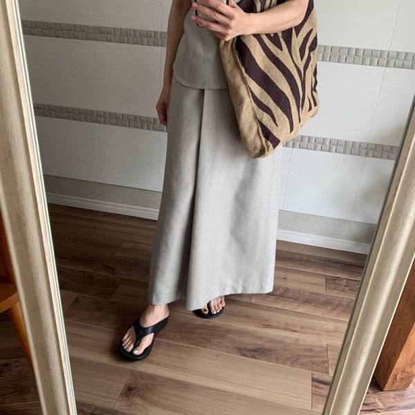 コンセプトは”雲を歩くような履き心地” 大人の足にふさわしいトングサンダル。[PR]