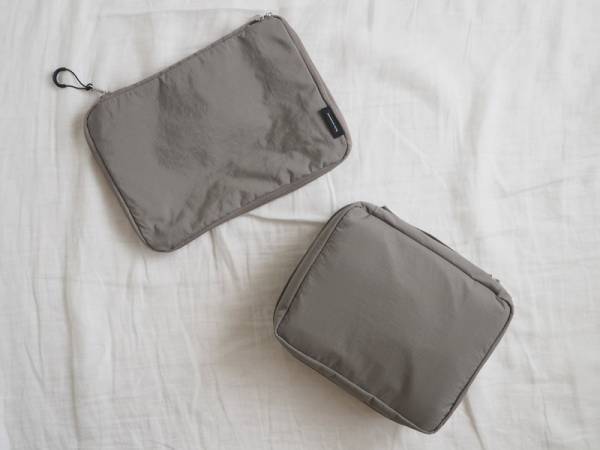 旅先で大活躍！吊るす＆取り外しができる「トラベルポーチ」なら、化粧品も洗面用品もひとまとめに。[PR]