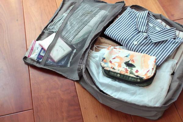 リュック1つで旅に出よう！かさばる子どもの衣類もコンパクトに。「圧縮トラベルポーチ」を使って実際にパッキングしてみました。[PR]