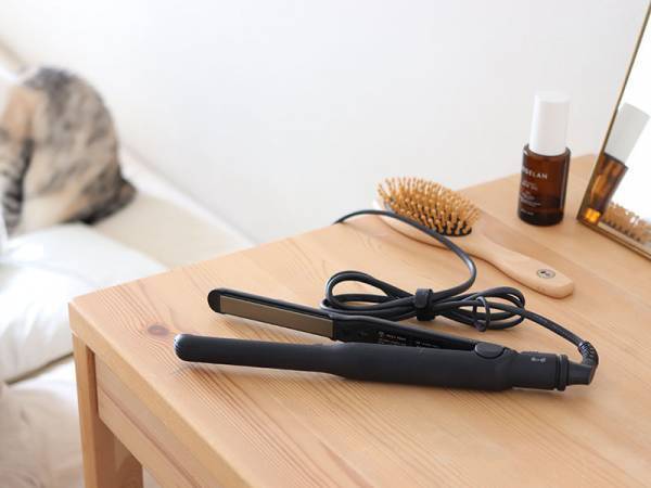 朝からノンストレス！熱々のままヘアアイロンを入れられる収納ポーチで快適に。愛用スタッフ使用レポをご紹介[PR]