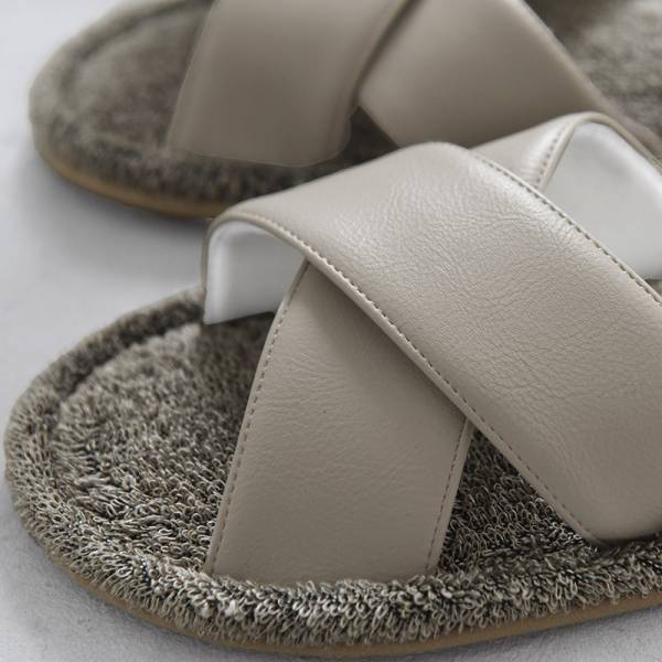 芝生を歩いてるみたい！？ベタつく素足にシャリッと爽やか「bon moment 夏スリッパ」[PR]