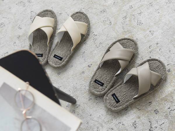 芝生を歩いてるみたい！？ベタつく素足にシャリッと爽やか「bon moment 夏スリッパ」[PR]