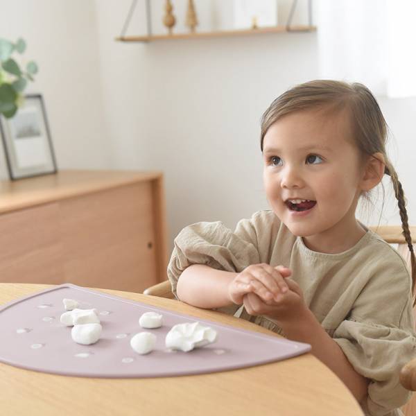 離乳食・幼児食であわてない、やさしい時間のつくり方。お食事シリコンビブ＆お子様ランチョンマット新登場[PR]