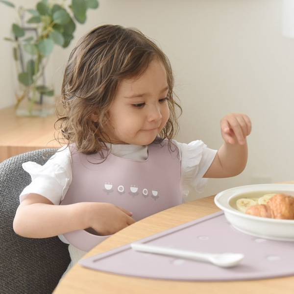 離乳食・幼児食であわてない、やさしい時間のつくり方。お食事シリコンビブ＆お子様ランチョンマット新登場[PR]