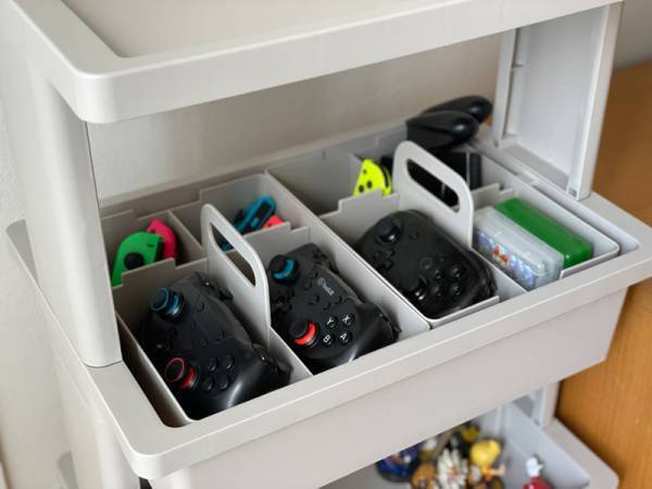 メルカリ用品もゲーム用品も。「マルチに使える3段テーブルワゴン」+「仕切り収納ボックス」にまとめて便利な暮らし。[PR]