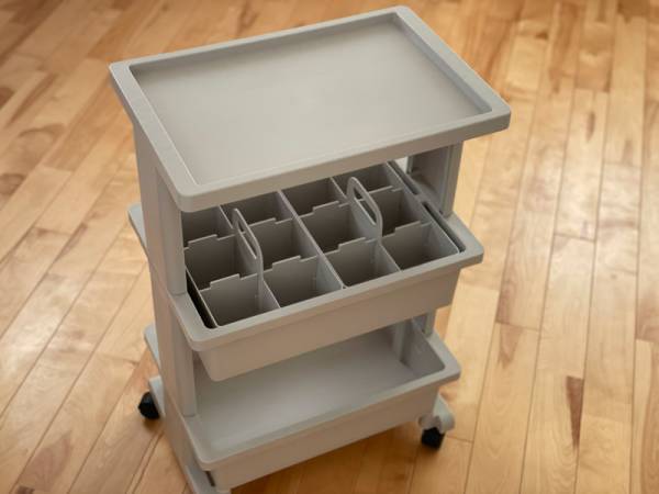 メルカリ用品もゲーム用品も。「マルチに使える3段テーブルワゴン」+「仕切り収納ボックス」にまとめて便利な暮らし。[PR]