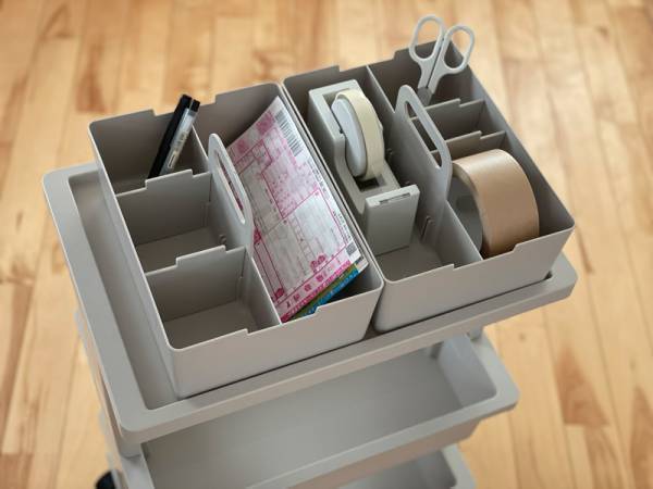 メルカリ用品もゲーム用品も。「マルチに使える3段テーブルワゴン」+「仕切り収納ボックス」にまとめて便利な暮らし。[PR]