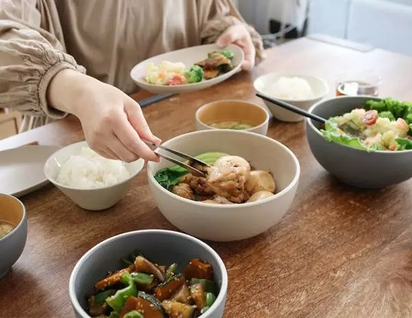 麺には麺専用のうつわを。軽くて割れないニュアンスカラーの「麺どんぶり鉢」が登場