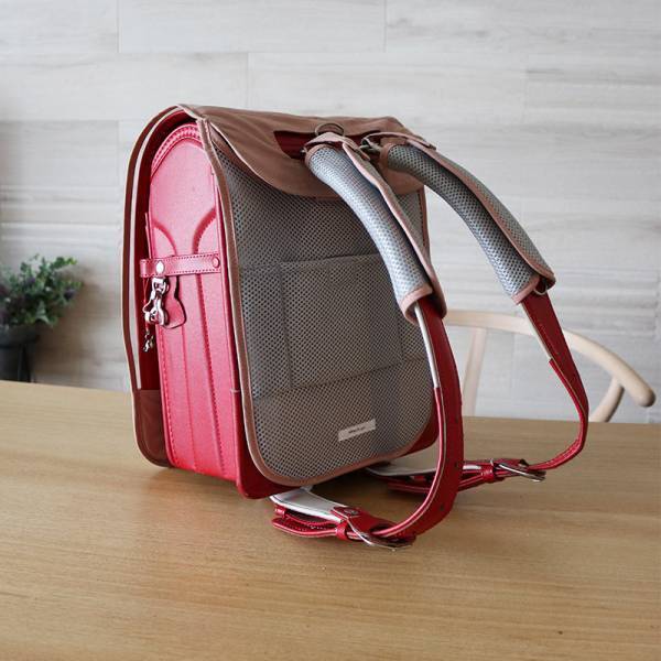 小学生ママスタッフも愛用中！大人かわいいニュアンスカラーの「ランドセルカバー」久々の再入荷[PR]