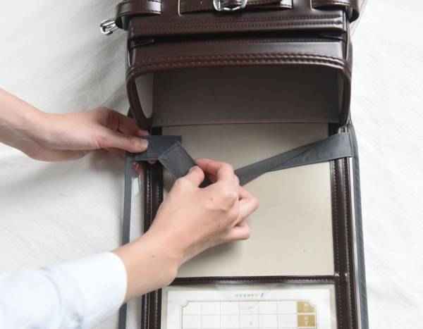 小学生ママスタッフも愛用中！大人かわいいニュアンスカラーの「ランドセルカバー」久々の再入荷[PR]