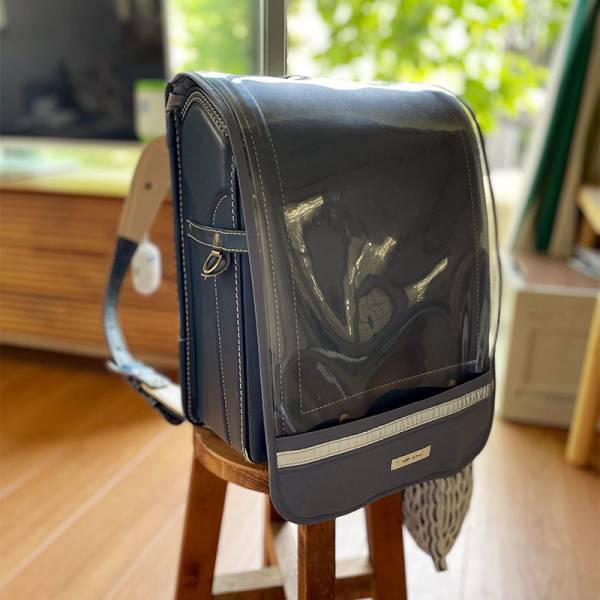 小学生ママスタッフも愛用中！大人かわいいニュアンスカラーの「ランドセルカバー」久々の再入荷[PR]