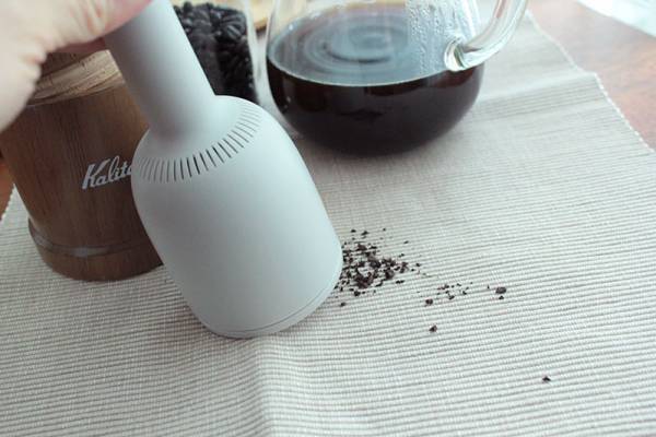 気になったその時に、ササッとお掃除が叶う！「ミニ掃除機Vaccumi (バキューミ)」[PR]