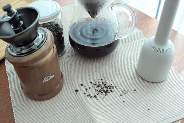 気になったその時に、ササッとお掃除が叶う！「ミニ掃除機Vaccumi (バキューミ)」[PR]