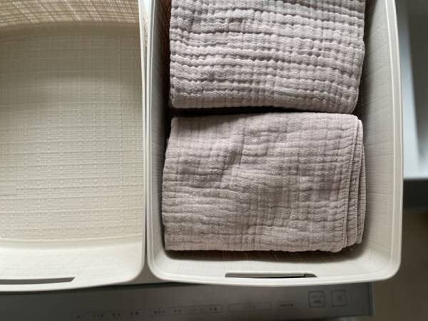 リサイクルプラで作られた、サステナブルな収納ボックス 「Jute バスケット」。[PR]