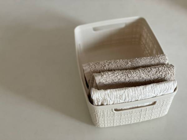 リサイクルプラで作られた、サステナブルな収納ボックス 「Jute バスケット」。[PR]