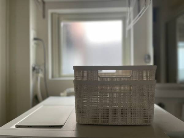 リサイクルプラで作られた、サステナブルな収納ボックス 「Jute バスケット」。[PR]