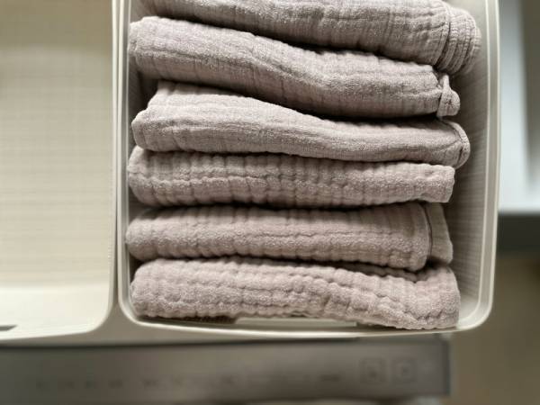 リサイクルプラで作られた、サステナブルな収納ボックス 「Jute バスケット」。[PR]