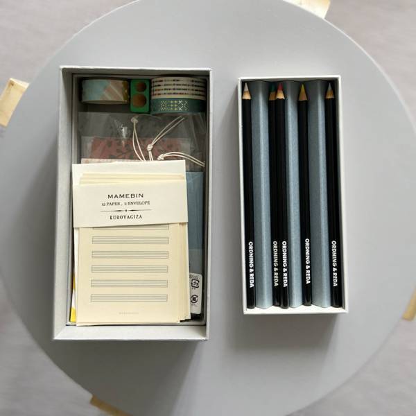 お気に入りをそっと入れたい、ぬくもりの紙製「PLEATS BOX デスクオーガナイザー」[PR]