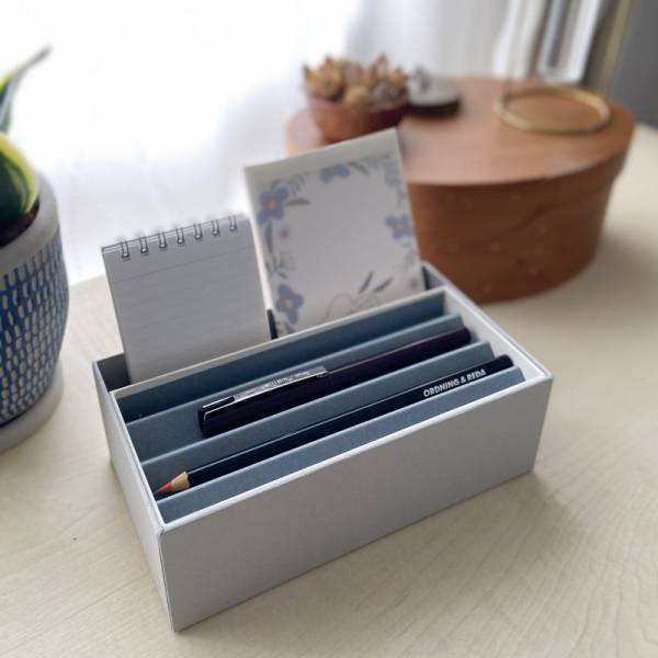 お気に入りをそっと入れたい、ぬくもりの紙製「PLEATS BOX デスクオーガナイザー」[PR]