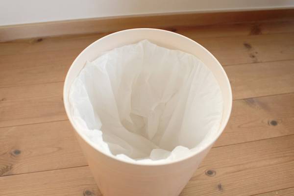 ゴミ箱というよりインテリア。暮らしに溶け込む、職人メイドの木目調ダストボックス[PR]