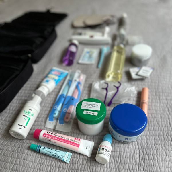 「あれどこしまったっけ…？」がなくなる!? つなげて、吊り下げて使える「4in1トラベルポーチ」