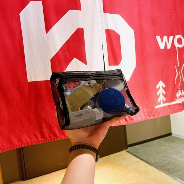 「あれどこしまったっけ…？」がなくなる!? つなげて、吊り下げて使える「4in1トラベルポーチ」