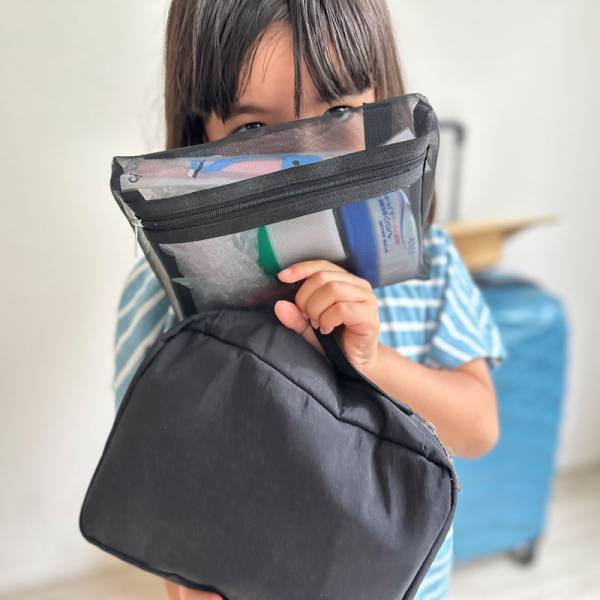 「あれどこしまったっけ…？」がなくなる!? つなげて、吊り下げて使える「4in1トラベルポーチ」