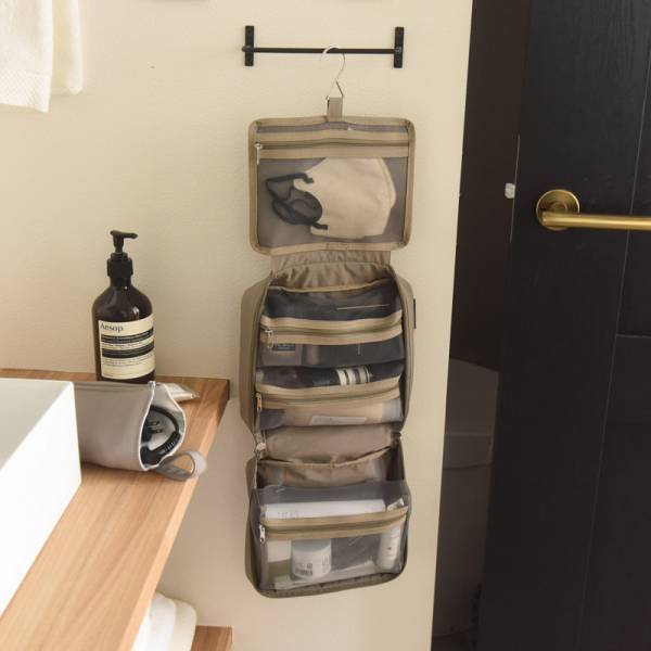 「あれどこしまったっけ…？」がなくなる!? つなげて、吊り下げて使える「4in1トラベルポーチ」