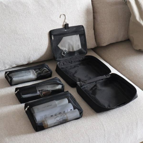 「あれどこしまったっけ…？」がなくなる!? つなげて、吊り下げて使える「4in1トラベルポーチ」