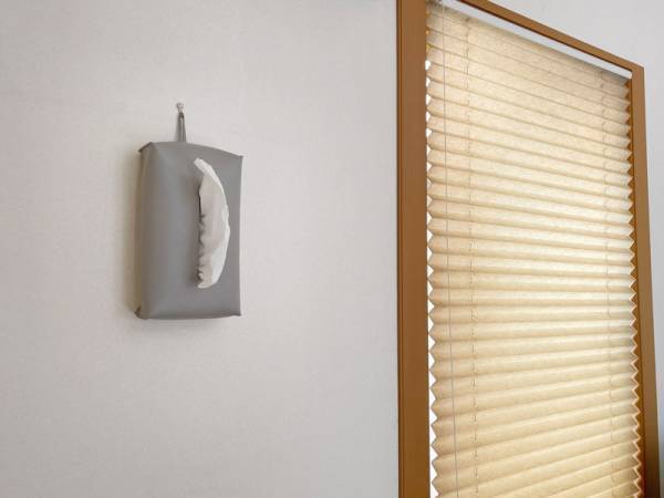 お鼻ぐずぐずさんへ。「吊るせるティッシュケース」でおうちの中のティッシュ置き場を増設！[PR]