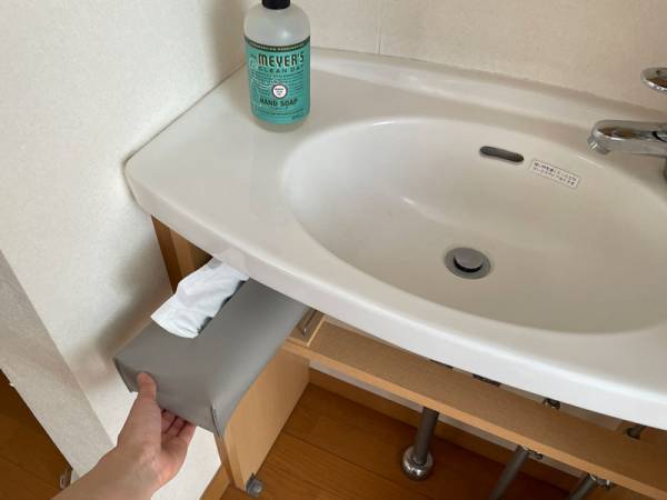 お鼻ぐずぐずさんへ。「吊るせるティッシュケース」でおうちの中のティッシュ置き場を増設！[PR]