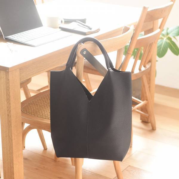 このバッグ都合よすぎる！通勤からハレの日まで「kauliina　Vカットトート」[PR]