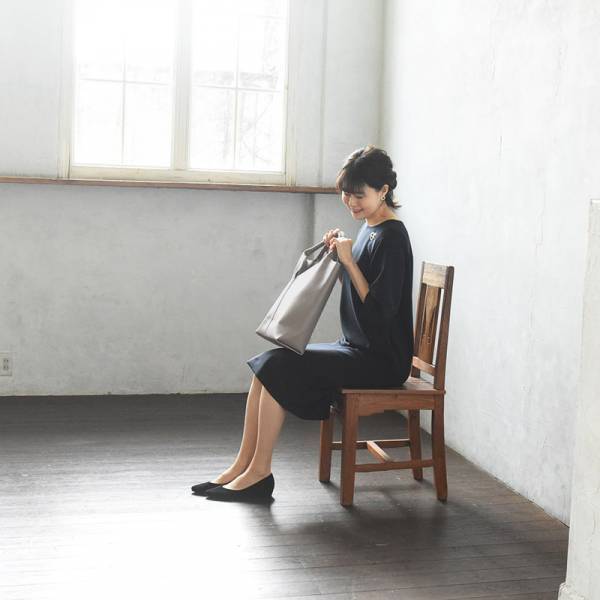 このバッグ都合よすぎる！通勤からハレの日まで「kauliina　Vカットトート」[PR]